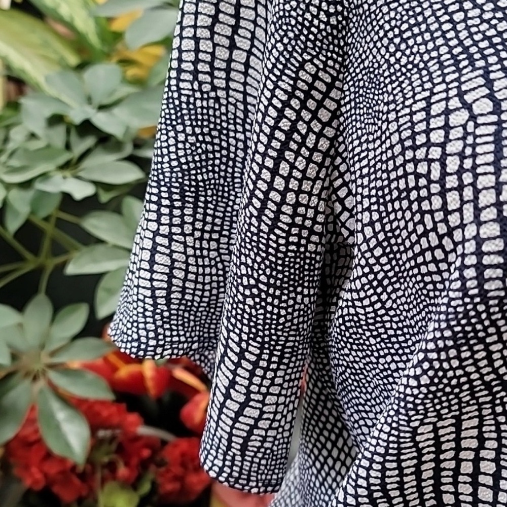 Michael Kors Women's Navy Blue and White Patterned Top - Picture 6 of 9